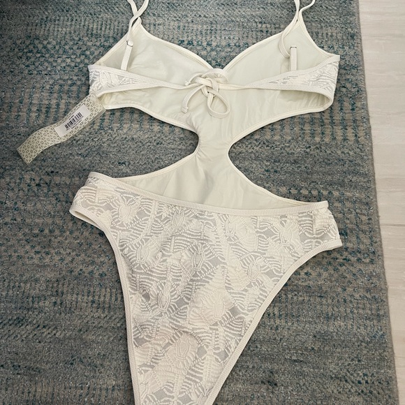 NWT Devon Windsor Julian one piece - Picture 3 of 6